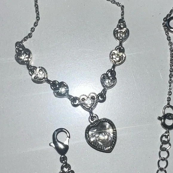 Avon Silver Heart Necklace and Bracelet Set - Picture 3 of 10